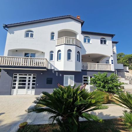 Apartments Villa Lora Kraj  Eksteriør billede
