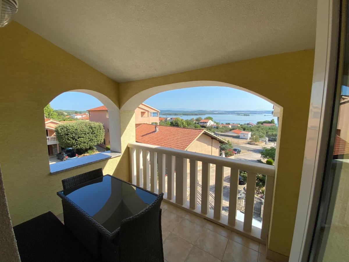 Apartments Villa Lora Kraj  Eksteriør billede