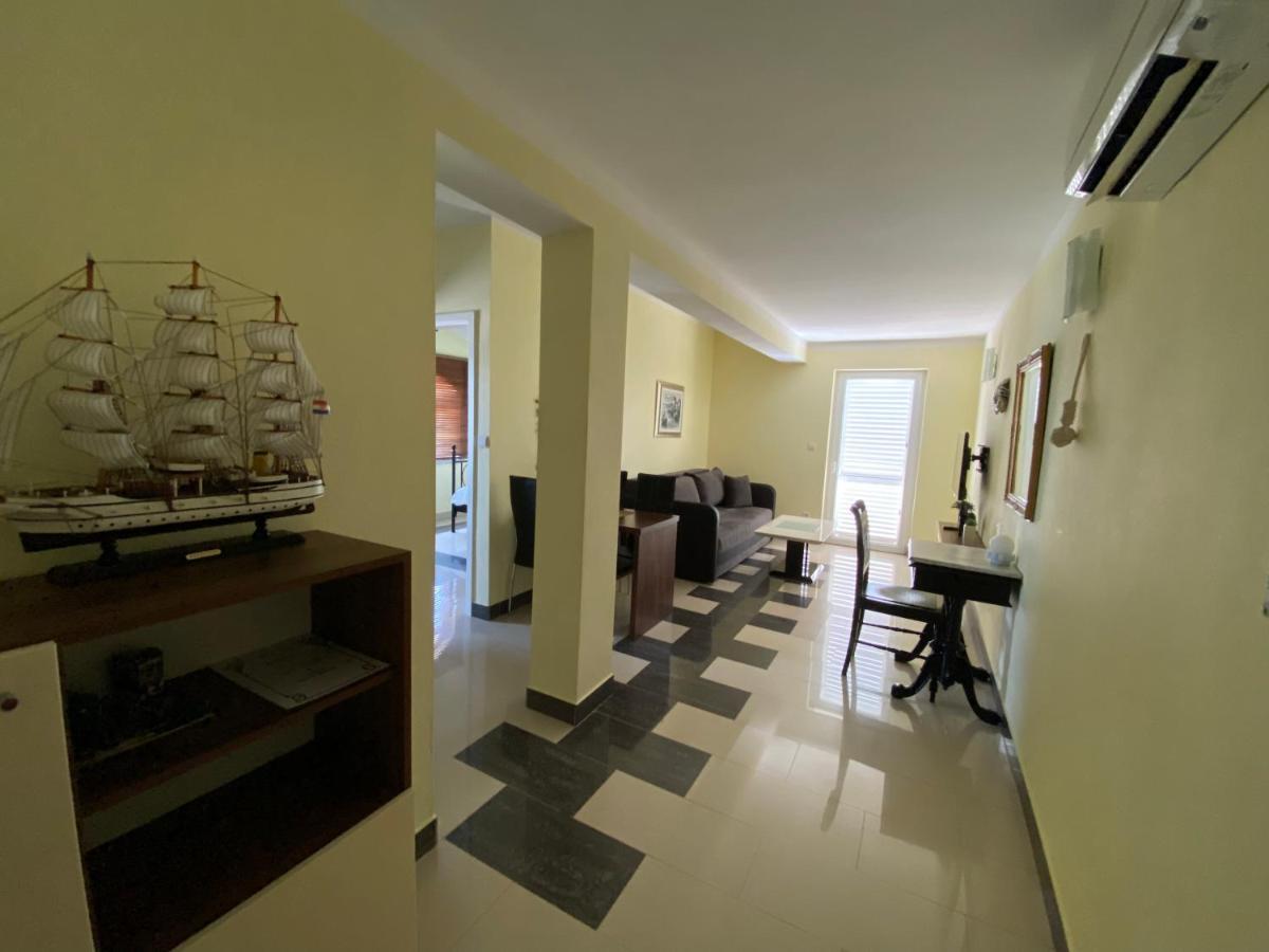 Apartments Villa Lora Kraj  Eksteriør billede