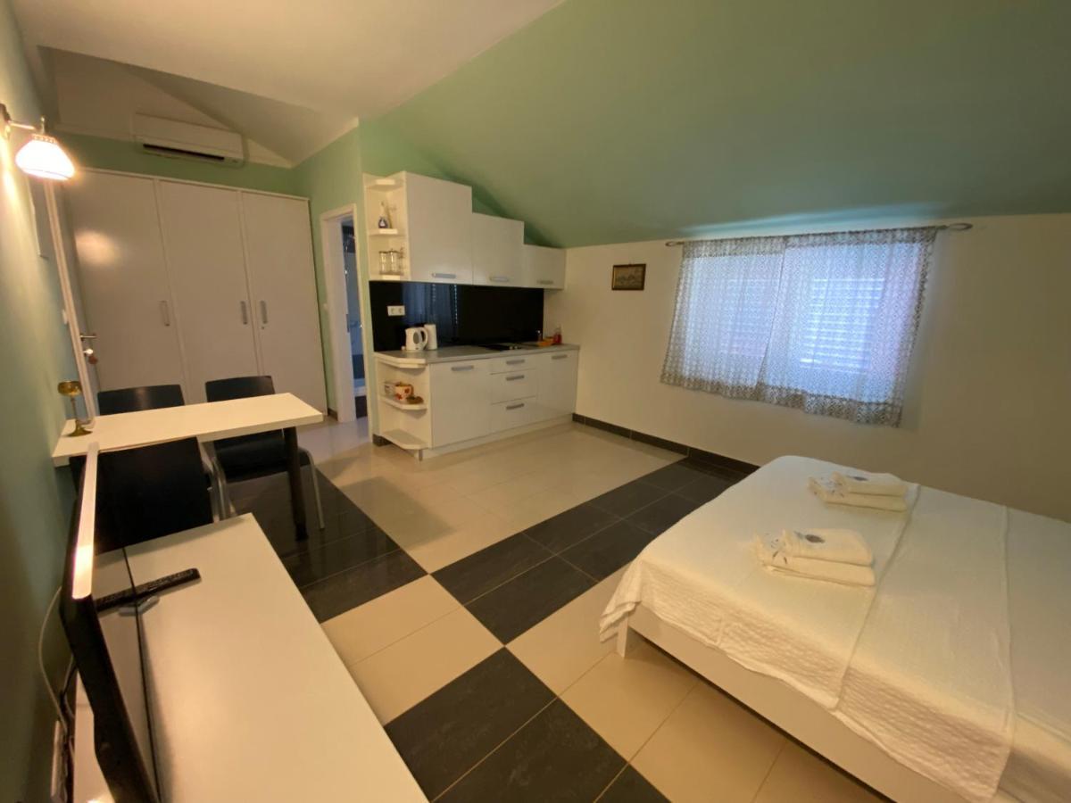 Apartments Villa Lora Kraj  Eksteriør billede