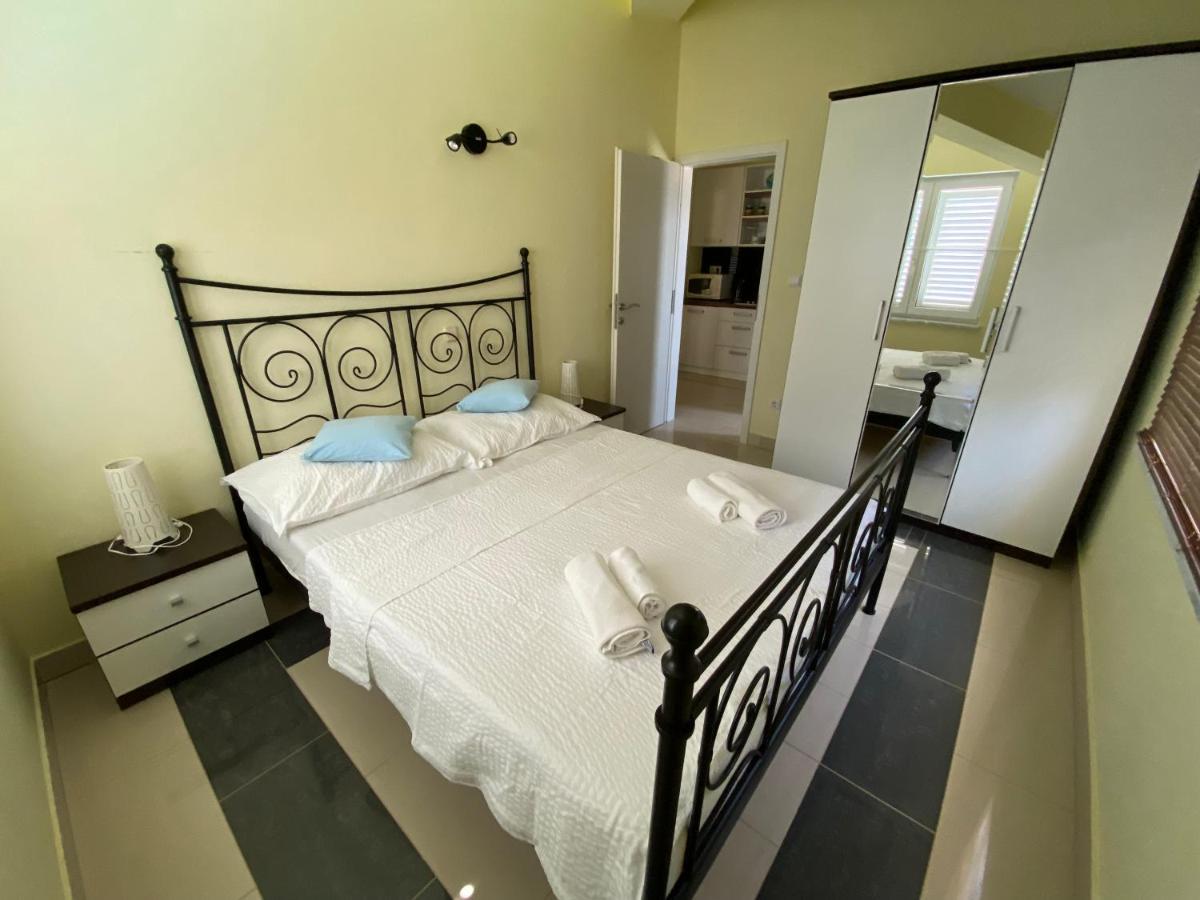 Apartments Villa Lora Kraj  Eksteriør billede