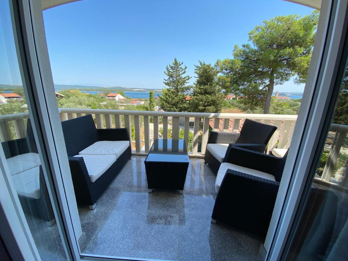 Apartments Villa Lora Kraj  Eksteriør billede