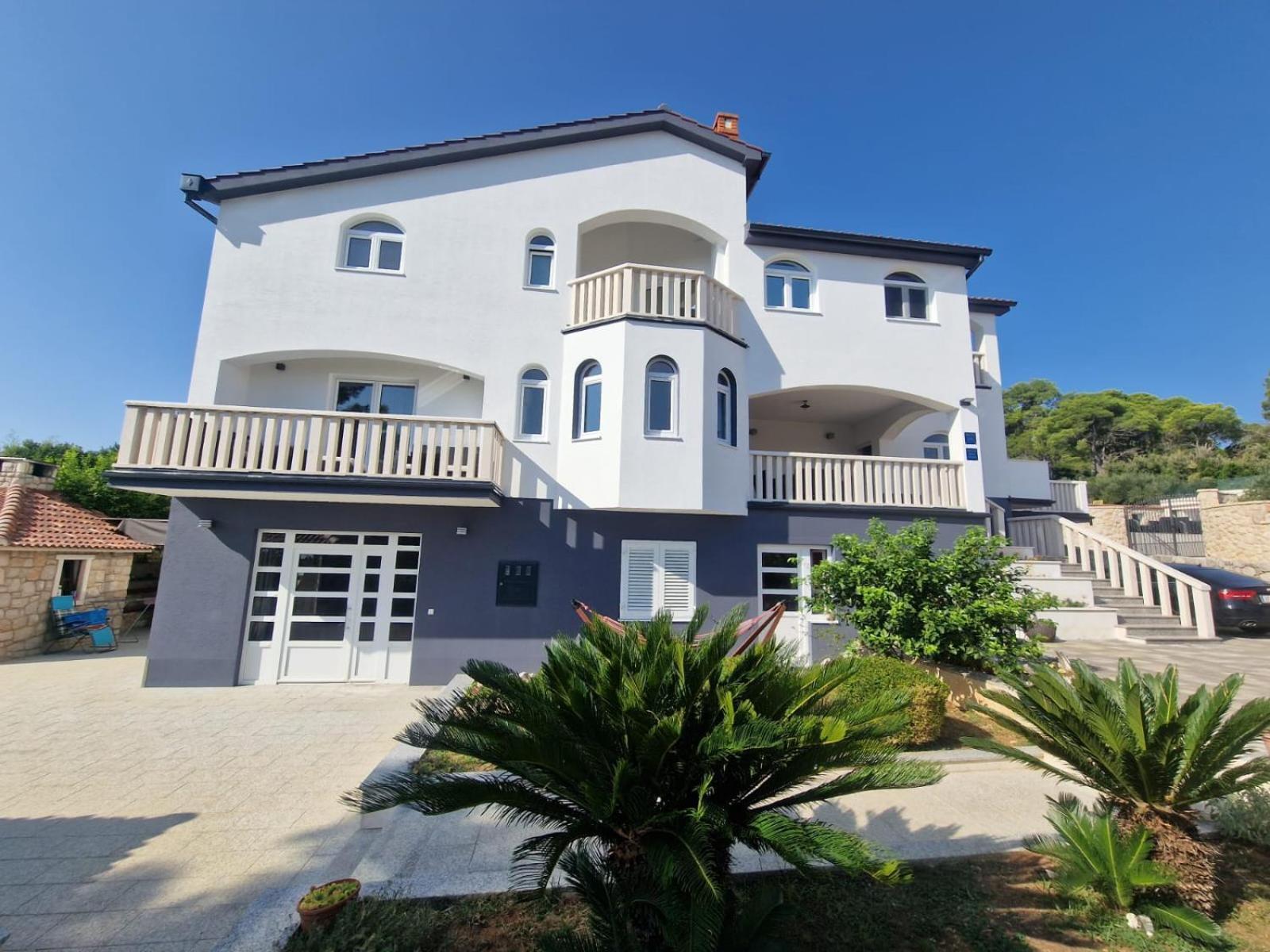 Apartments Villa Lora Kraj  Eksteriør billede